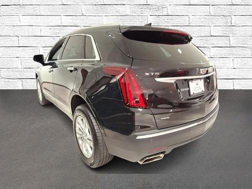 Stellar Black Metallic 2024 Cadillac XT5 Luxury