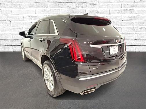 Stellar Black Metallic 2024 Cadillac XT5 Luxury