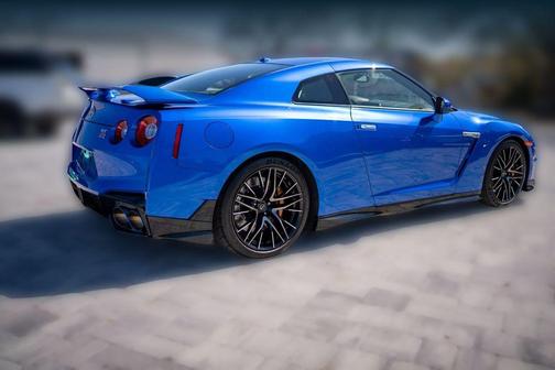 2024 Nissan GT-R Premium Dual-clutch 6-Speed Transmission