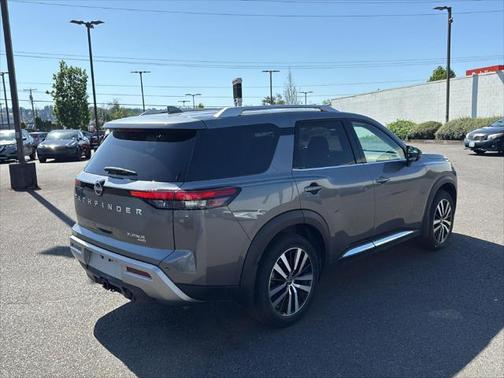 2023 Nissan Pathfinder Platinum 4WD