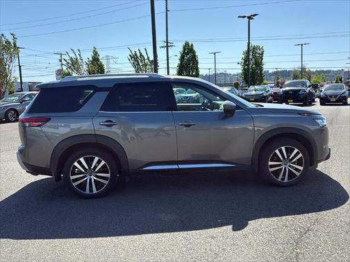2023 Nissan Pathfinder Platinum 4WD