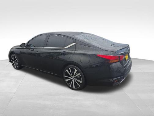 2021 Nissan Altima SR FWD