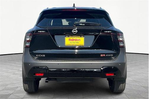 2025 Nissan Kicks SR