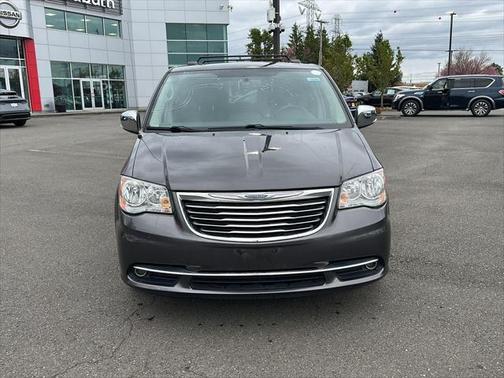 2016 Chrysler Town & Country Touring-L