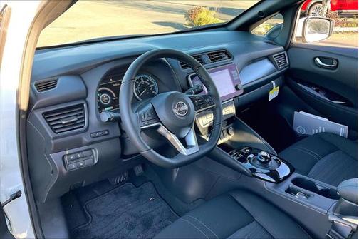 2025 Nissan Leaf SV PLUS