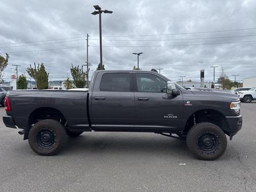 2024 RAM 3500 Laramie Crew Cab 4x4 6'4' Box