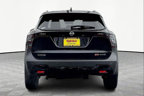 2025 Nissan Kicks SR