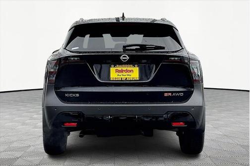 2025 Nissan Kicks SR