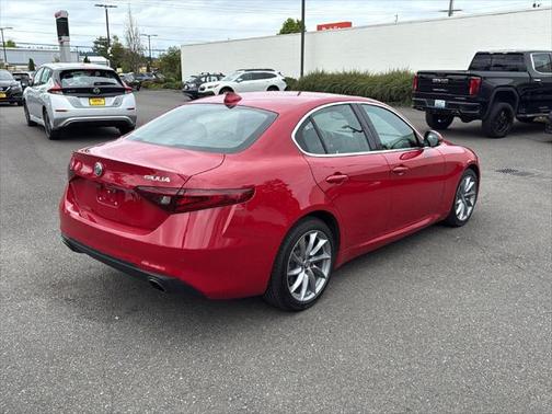 2018 Alfa Romeo Giulia Base