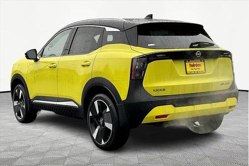 2025 Nissan Kicks SR