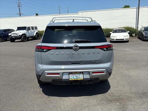 2022 Nissan Pathfinder Platinum 4WD