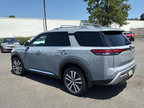 2022 Nissan Pathfinder Platinum 4WD