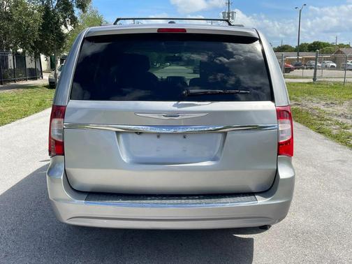 Billet Silver Metallic Clearcoat 2014 Chrysler Town & Country Touring