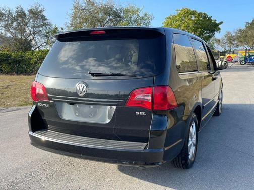 2010 Volkswagen Routan SEL