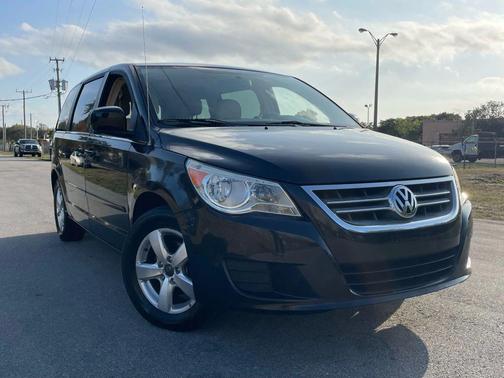 2010 Volkswagen Routan SEL
