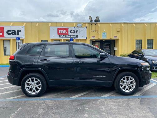 Brilliant Black Crystal Pearlcoat 2014 Jeep Cherokee Sport