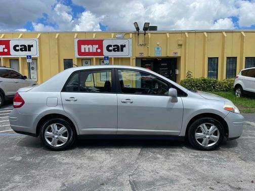 2010 Nissan Versa 1.8 S