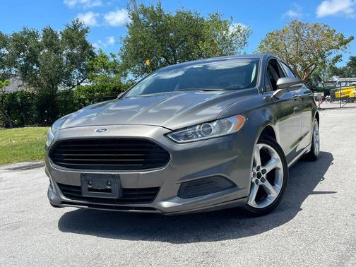 Gray 2014 Ford Fusion SE