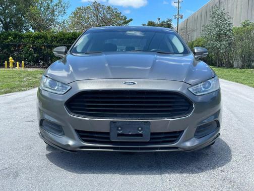 Gray 2014 Ford Fusion SE
