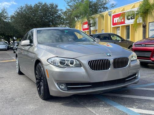 2013 BMW 528 528i Sedan 4D