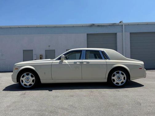 White 2011 Rolls-Royce Phantom VI Base