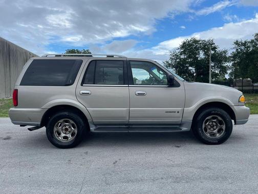 Light Parchment Gold Clearcoat 2001 Lincoln Navigator Base