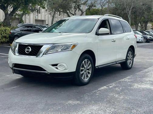 Moonlight White 2013 Nissan Pathfinder SV