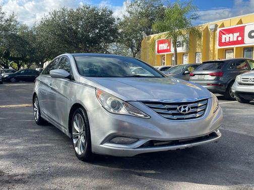 2013 Hyundai SONATA SE