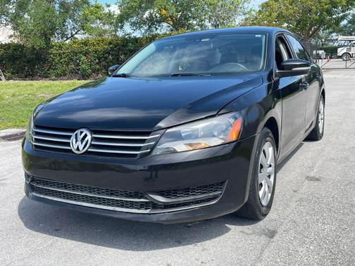 Black Uni 2015 Volkswagen Passat 1.8T S