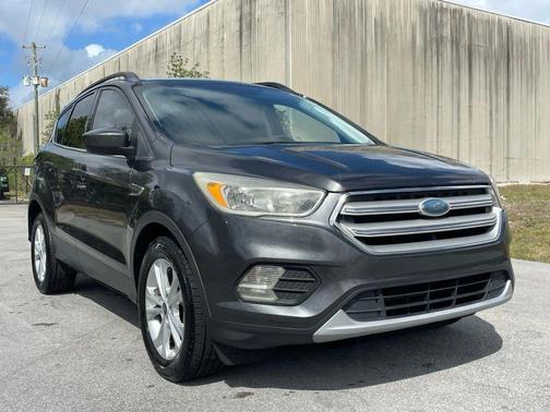 Magnetic Metallic 2018 Ford Escape SE