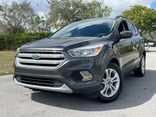 Magnetic Metallic 2018 Ford Escape SE