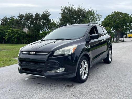 Tuxedo Black 2014 Ford Escape SE