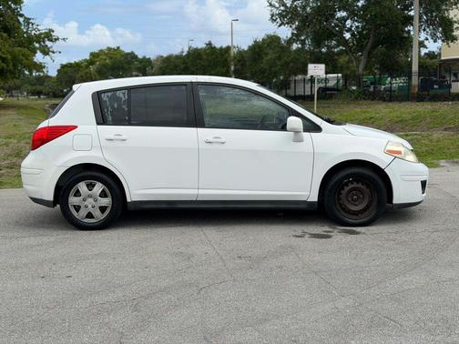 2009 Nissan Versa 1.8 S