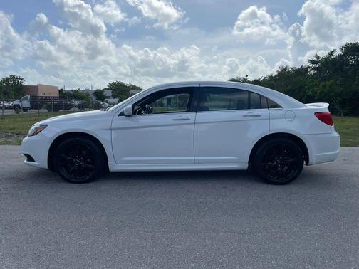 Bright White Clearcoat 2014 Chrysler 200 Limited