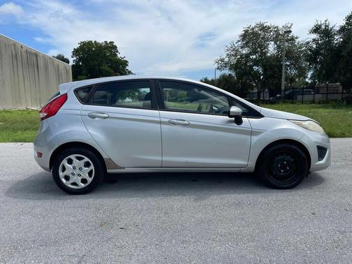 Ingot Silver Metallic 2012 Ford Fiesta SE