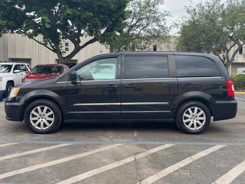 2014 Chrysler Town & Country Touring