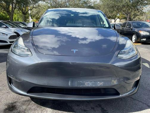 2022 Tesla Model Y Long Range Dual Motor All-Wheel Drive