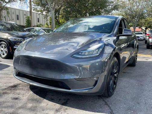 2022 Tesla Model Y Long Range Dual Motor All-Wheel Drive