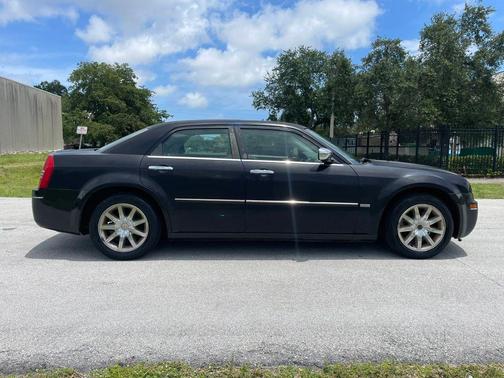 Brilliant Black Crystal Pearlcoat 2010 Chrysler 300 Touring/Signature/Executive Series