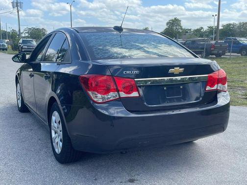 Gray 2015 Chevrolet Cruze LS