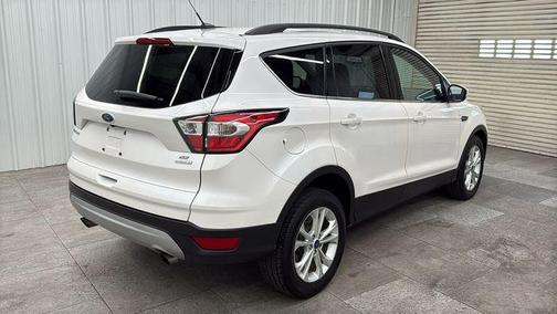 White Platinum Metallic Tri-Coat 2017 Ford Escape SE