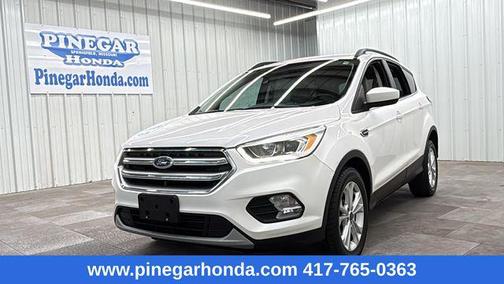 White Platinum Metallic Tri-Coat 2017 Ford Escape SE