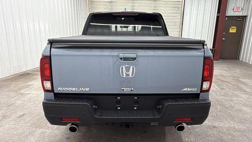 Sonic Gray Pearl 2023 Honda Ridgeline Black