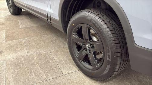 Sonic Gray Pearl 2023 Honda Ridgeline Black