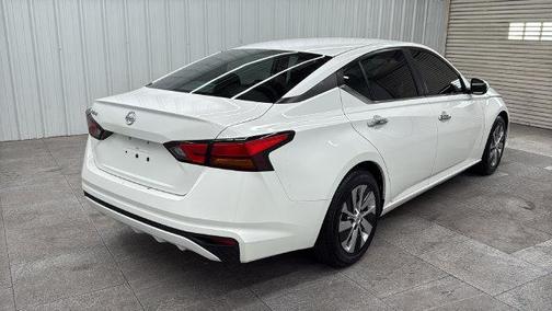 Glacier White 2021 Nissan Altima S FWD