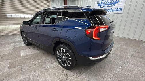 Marine Metallic 2022 GMC Terrain SLT