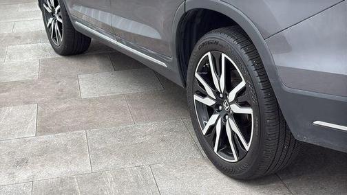 Modern Steel Metallic 2019 Honda Pilot Touring 8-Passenger
