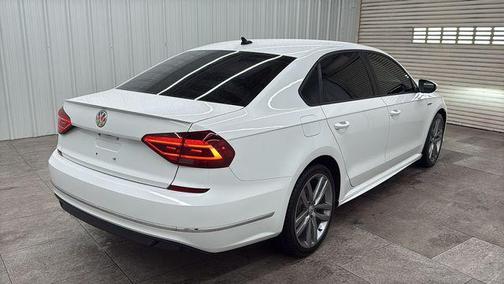 2018 Volkswagen Passat 2.0T R-Line