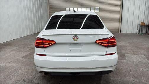 2018 Volkswagen Passat 2.0T R-Line