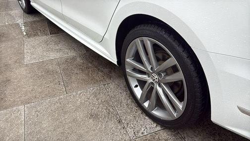 2018 Volkswagen Passat 2.0T R-Line